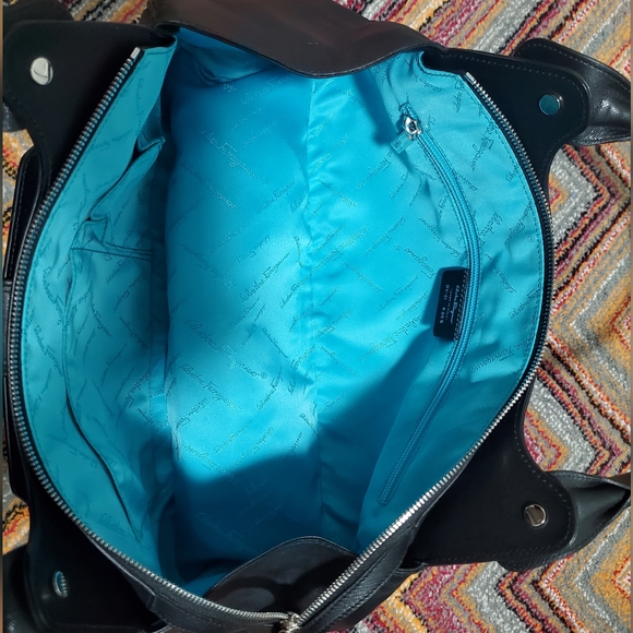 Salvatore Ferragamo Black Gancini Leather Shoulder Bag - Picture 13 of 14